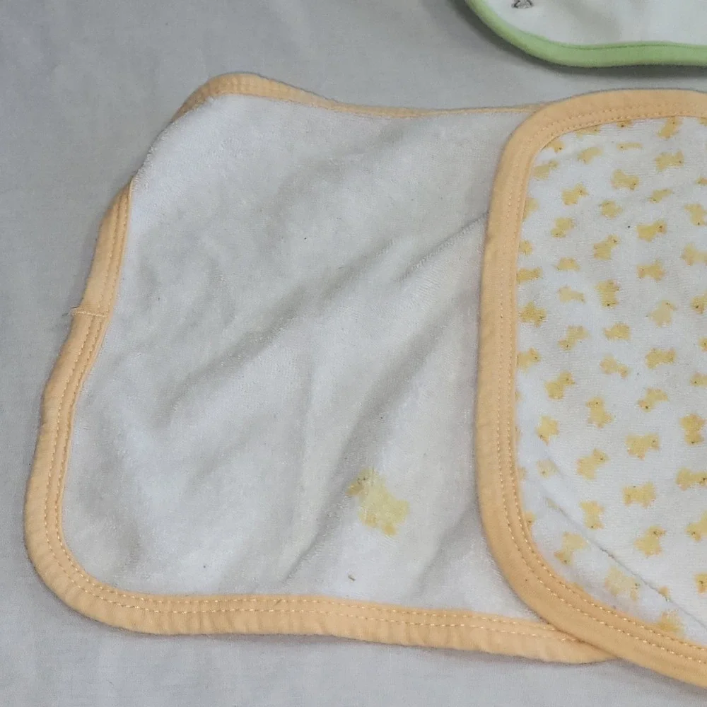 Carters Baby Bibs and Wash Cloths Set Kids OS Green Yellow Good 7pc Lot